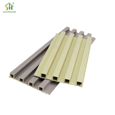 Un buon prezzo. Pannello a parete in WPC impermeabile, rivestimento a parete ecologico per la decorazione del giardino esterno in linea