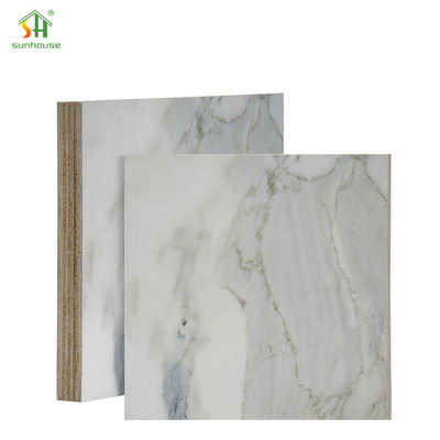 Un buon prezzo. Compensato melaminico laminato Pannello di compensato melaminico per uso interno ed esterno in linea