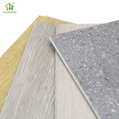 Un buon prezzo. Pavimenti in vinile di lusso per ufficio in linea