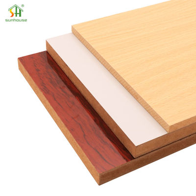 Un buon prezzo. Pannello MDF melaminico laminato resistente all'umidità per uso decorativo interno ed esterno in linea
