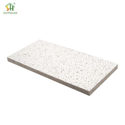 Un buon prezzo. Pannello per piastrelle per soffitto in fibra minerale acustica resistente al fuoco per uso interno ed esterno in linea