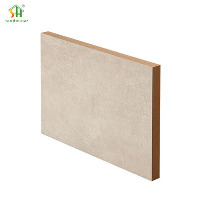 Un buon prezzo. Pannello MDF melaminico impiallacciato resistente all'umidità per uso decorativo interno ed esterno in linea