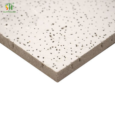 Un buon prezzo. Pannello per piastrelle per soffitto in fibra minerale acustica resistente al fuoco per uso interno ed esterno in linea