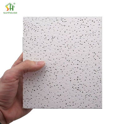 Un buon prezzo. Uso della decorazione esterna interna del pannello per piastrelle del soffitto in fibra minerale per l'uso in applicazioni di costruzione di edifici in linea