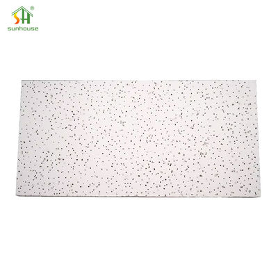 Un buon prezzo. Pannello per piastrelle per soffitto in fibra minerale acustica resistente al fuoco per uso interno ed esterno in linea