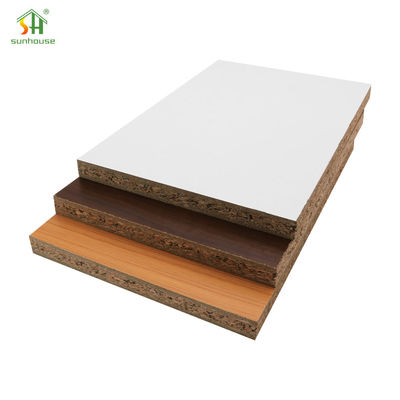 Un buon prezzo. Pannello truciolare melaminico Pannello truciolare melaminico per uso decorazione interna ed esterna in linea