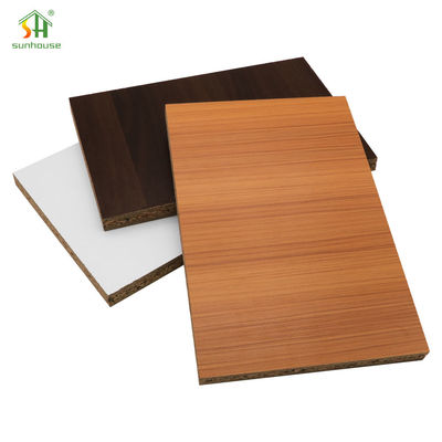 Un buon prezzo. Pannello truciolare da cucina Pannello truciolare melaminico per uso decorazione interna ed esterna in linea