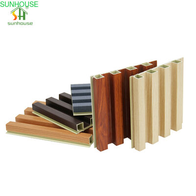 Un buon prezzo. Pannello da parete in WPC di alta qualità da 3000 mm per estetica esterna in linea