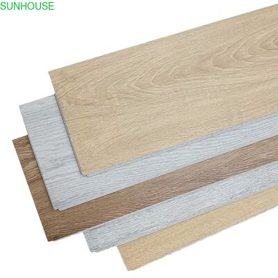 Un buon prezzo. Plancia per pavimentazione a clic in PVC SPC resistente ai graffi impermeabile per uso decorativo interno ed esterno in linea
